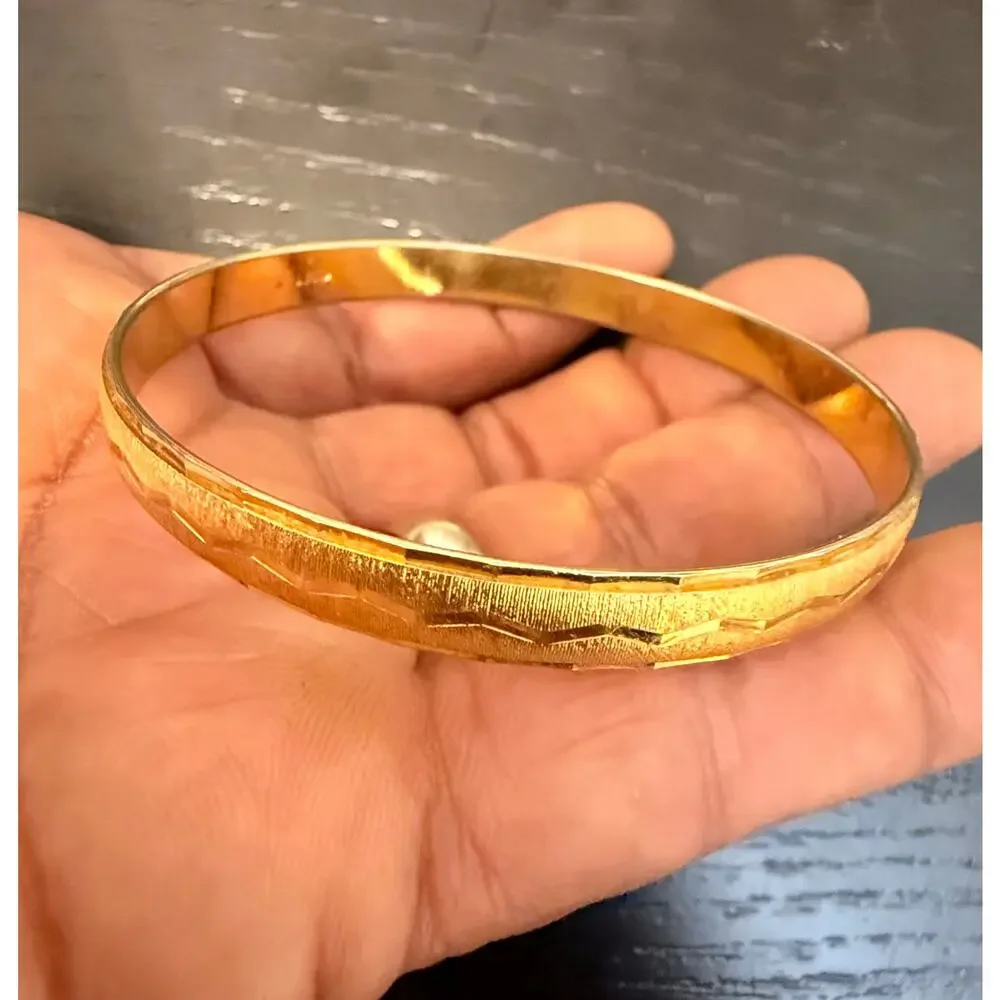 Vintage Signed Monet Gold Tone Textured Zig Zag Bangle Bracelet 7.75”
